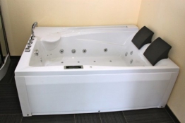 Whirlpool Vollausstattung Pool Jacuzzi Badewanne Eckwanne Wanne A612-HZ 180x135 - 1